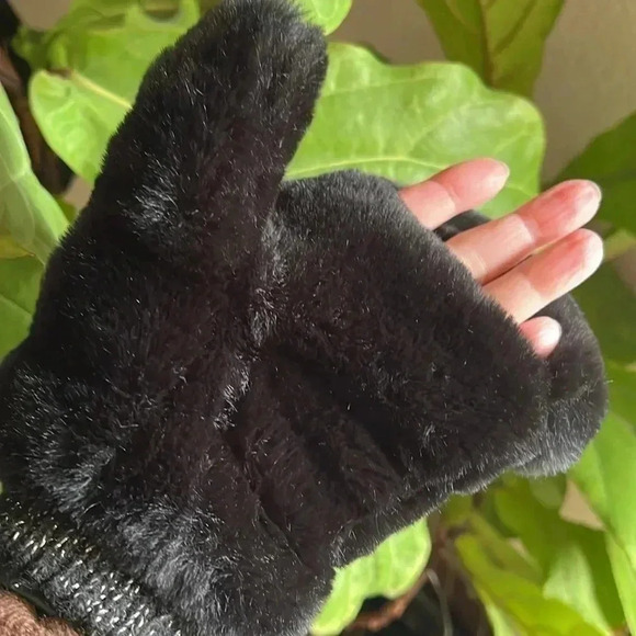 Lauren Conrad Black Fluffy Faux-Fur Vegan Mittens - Picture 6 of 9
